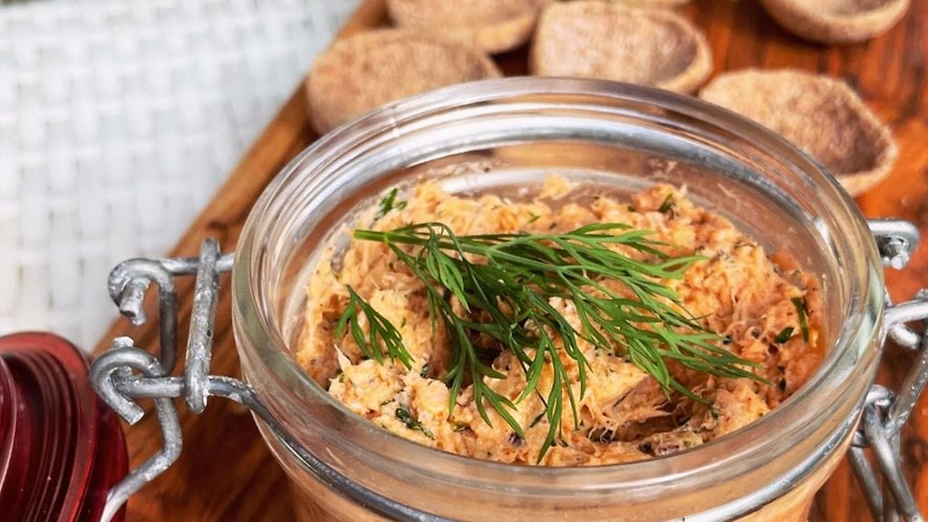 Lohitahna eli lohirillette valmistuu nopeasti kypsästä loimulohesta. Ohje ja kuva: Mélanie Rezé.