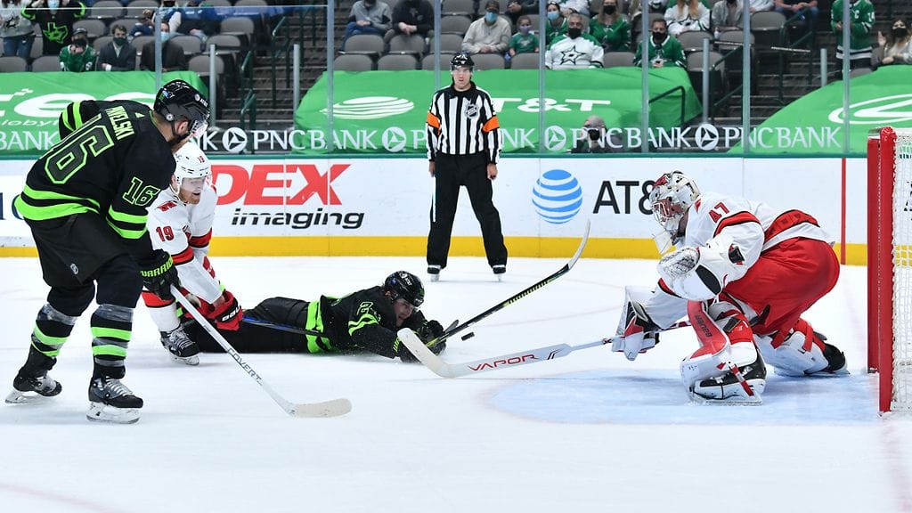 Roope Hintz ajautui päin James Reimeria.