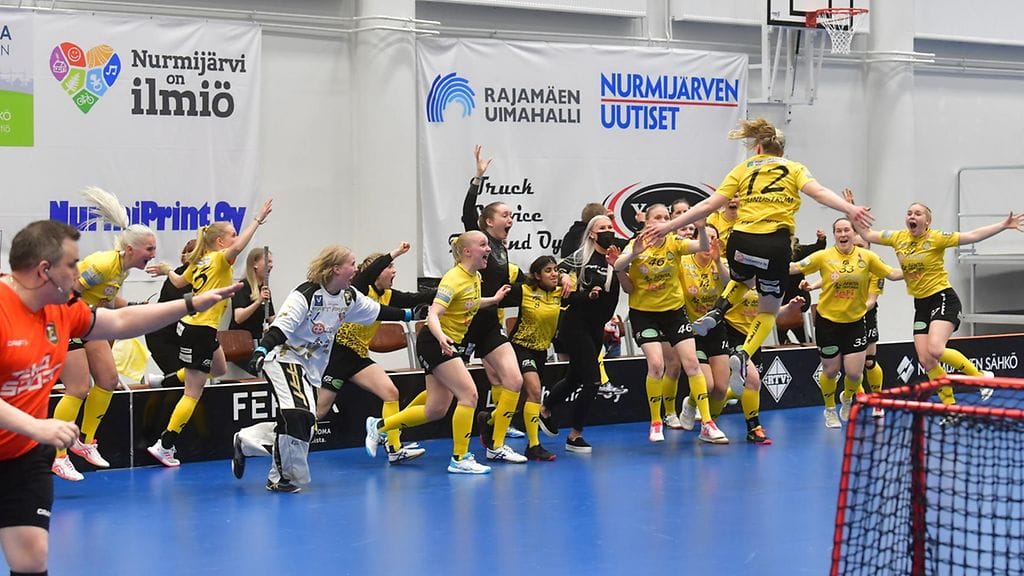 PSS juhlii Suomen mestaruutta.