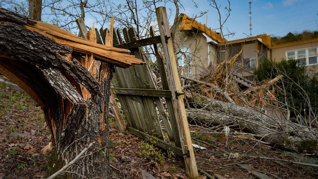 AOP tornado tuhoutunut talo