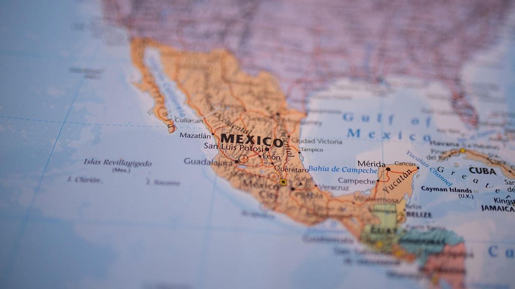 Viime vuosina useissa Meksikon osavaltioissa on tehty iskuja poliisipäälliköitä vastaan, mutta pääkaupungissa Mexicossa hyökkäykset ovat olleet harvinaisia.