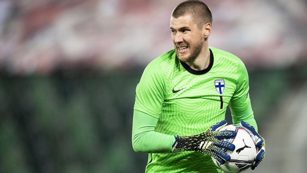 Viimeisissä maaotteluissa Suomen maalia on vartioinut Jesse Joronen, kun Lukas Hradecky on ollut sivussa.