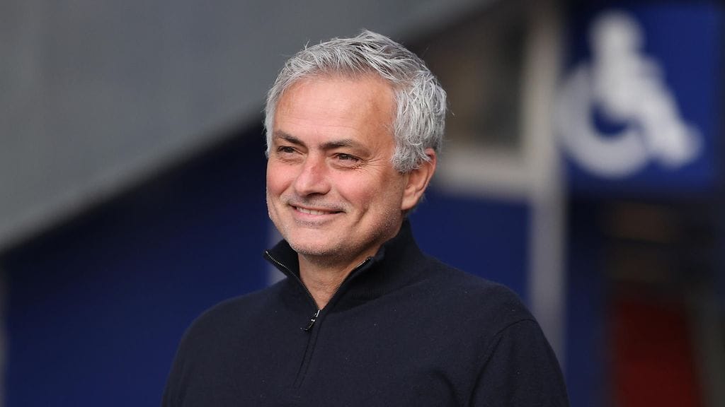Jose Mourinho siirtyy AS Roman päävalmentajaksi.