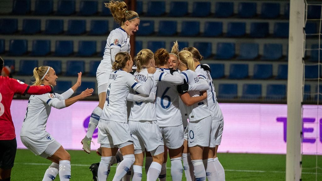 Helmarit saa vahvistuksia valmennusryhmäänsä.