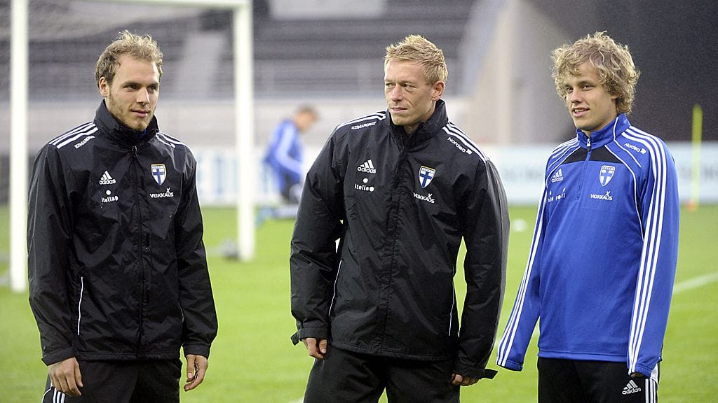 Hyökkääjät Timo Furuholm, Mikael Forssell ja Teemu Pukki Suomen harjoituksissa.