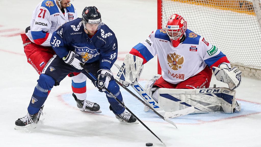 Teemu Turunen kiepautti näyttävän maalin Venäjän verkkoon Tshekin EHT-turnauksessa.