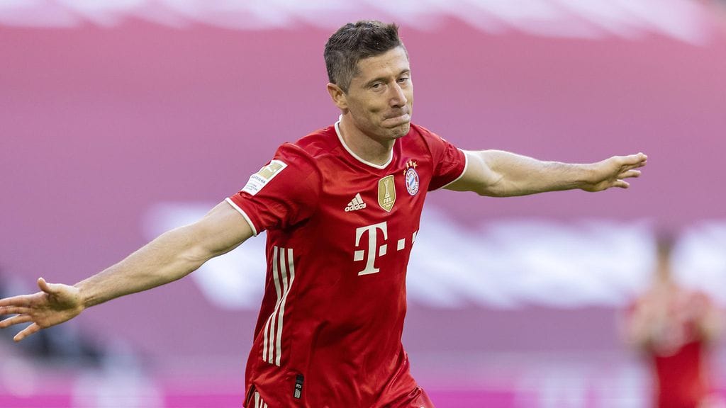 Robert Lewandowski on paukuttanut Bundesliigassa tällä kaudella huikeat 40 maalia.