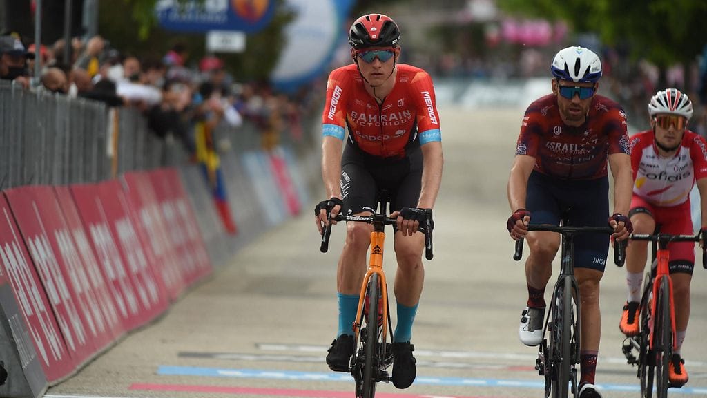 Matej Mohoric kaatui pahasti Giron yhdeksännellä etapilla.