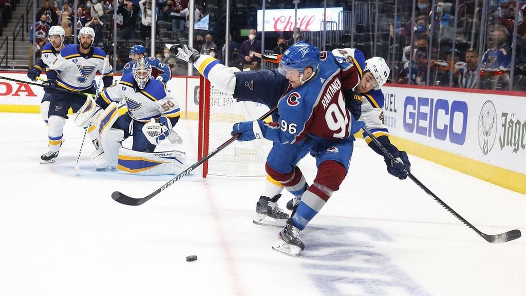 Mikko Rantanen oli vauhdissa heti Colorado Avalanchen pudotuspeliavauksessa.