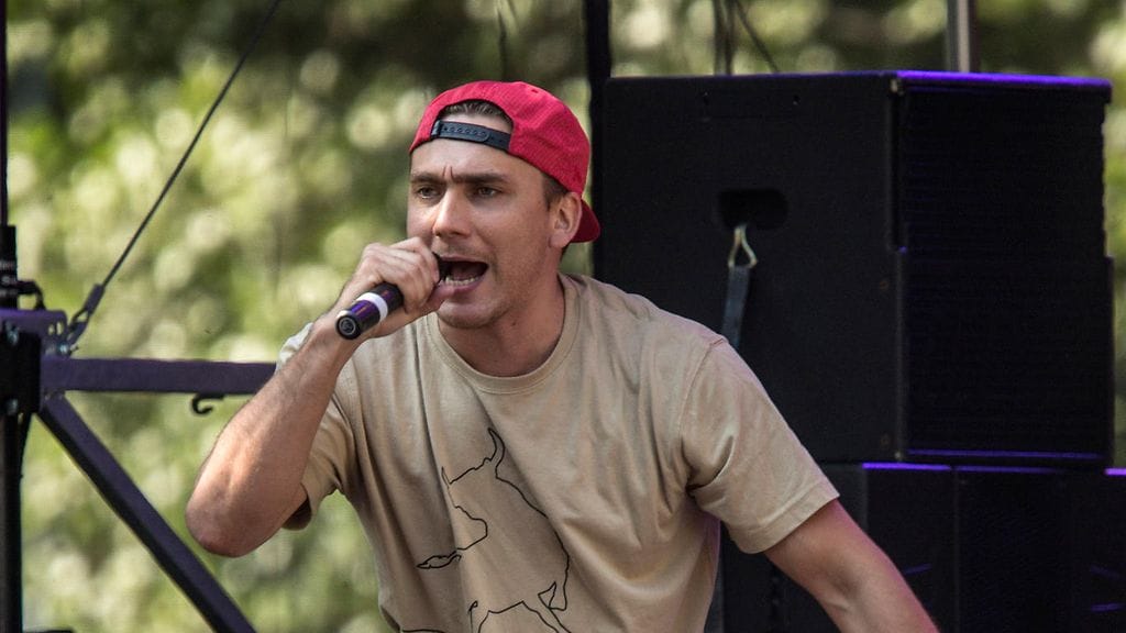 MC Ruudolf eli Rudy Kulmala keikalla vuonna 2016.