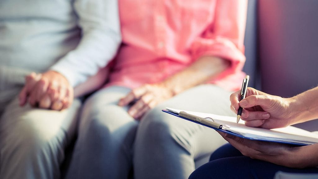 Väärä lipsautus "tyttärestä" potilaalle olisi voinut aiheuttaa kiusallisen tilanteen. Kuvituskuva.