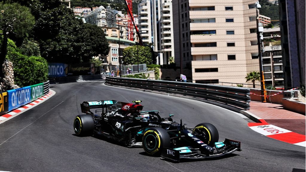Valtteri Bottas tarvitsee lisää pitoa eturenkaisiin Monacon aika-ajopäivään lauantaille.