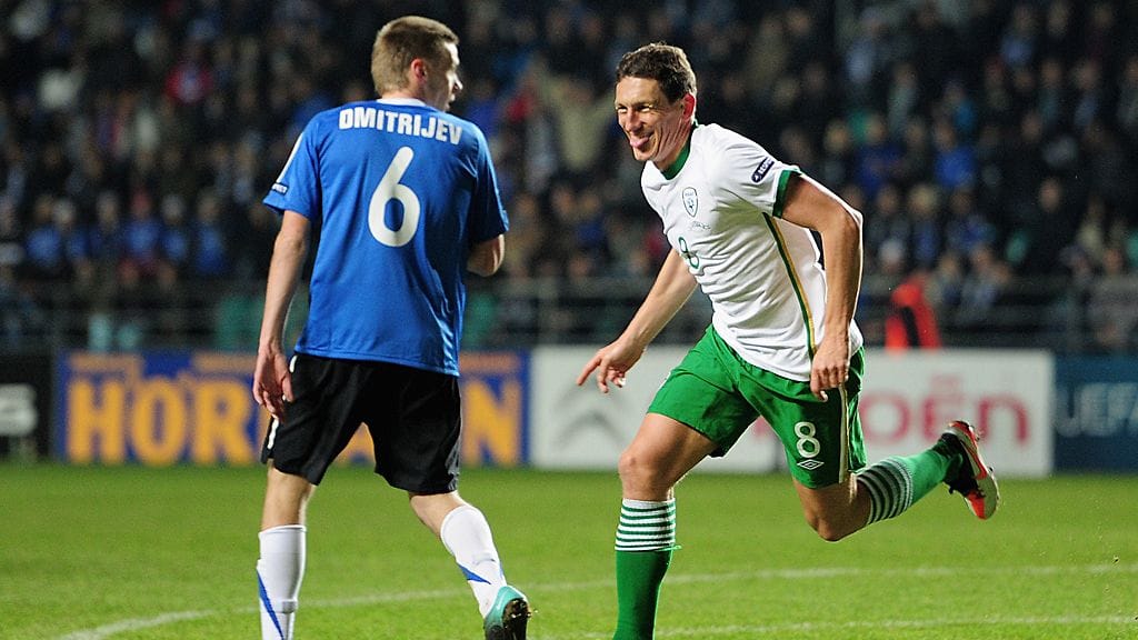 Keith Andrews juhlii Irlannin maalia.