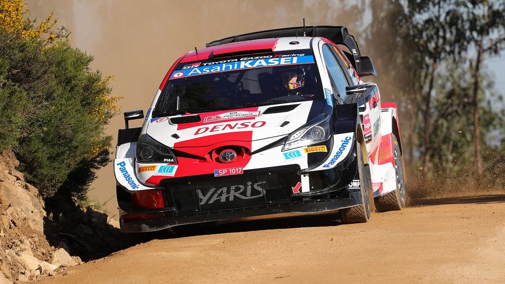 Kalle Rovanperä Toyotallaan Portugalin MM-rallin sorateillä.
