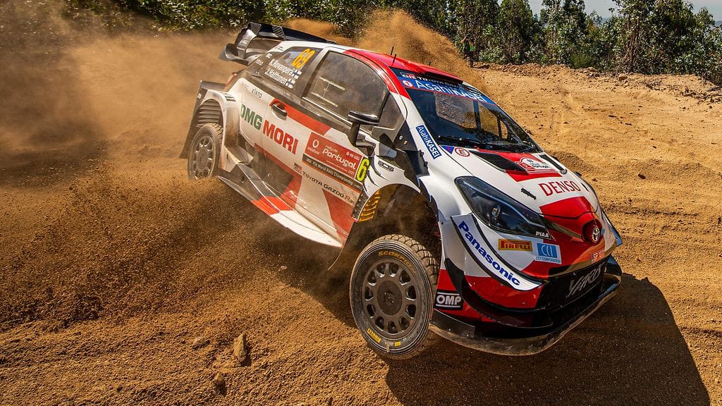 Kalle Rovanperä Toyota-autollaan Portugalin MM-rallissa.