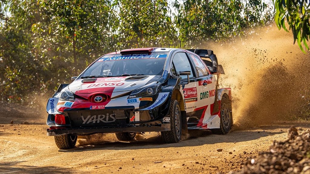 Kalle Rovanperä vauhdissa Toyota-autollaan Portugalin MM-rallissa.