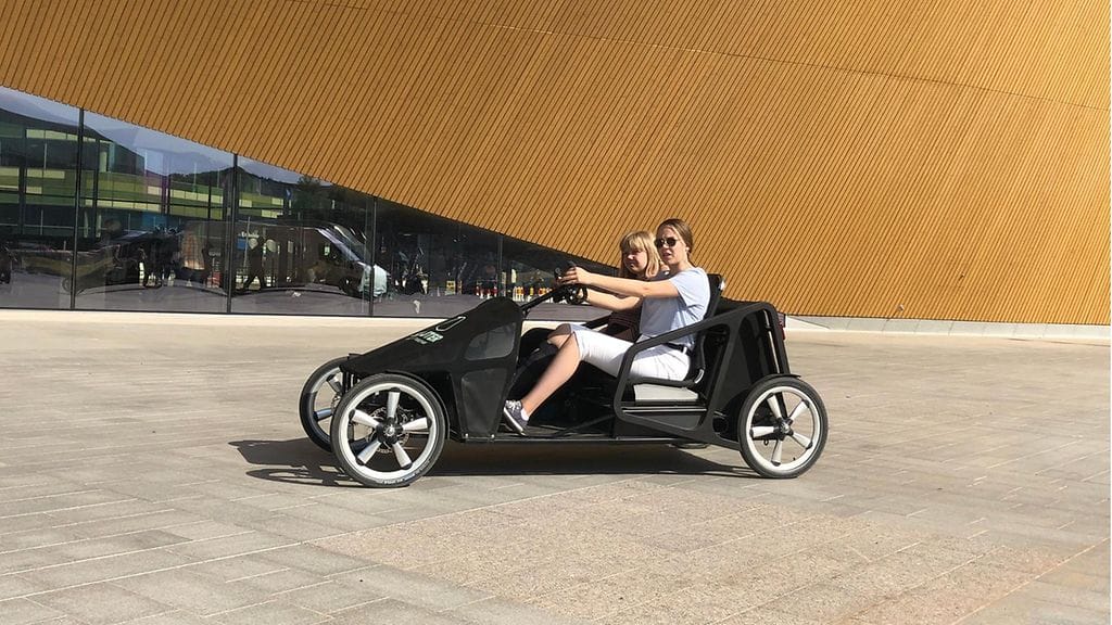 Scouter on kaksipaikkainen sähkökulkine tavaratilalla. Sitä koskevat samat liikennesäännöt kuin polkupyörääkin. Laitteen tuotanto alkaa syksyllä 2021.