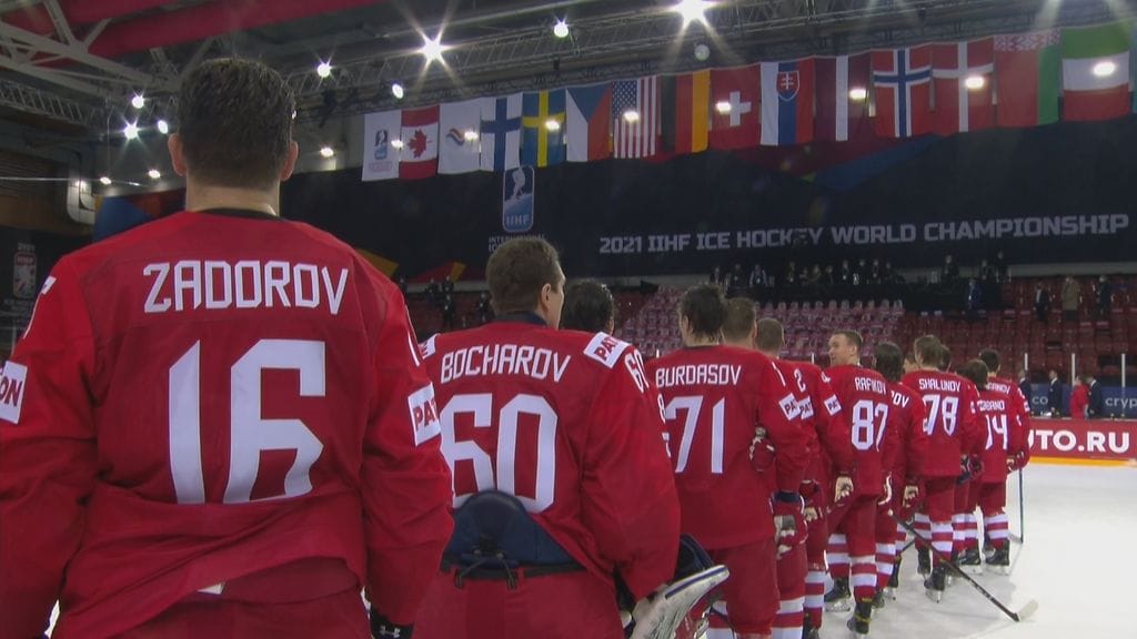 Venäjän pelaajat kuuntelivat Pjotr Tshaikovskia Tshekki-voiton perään.