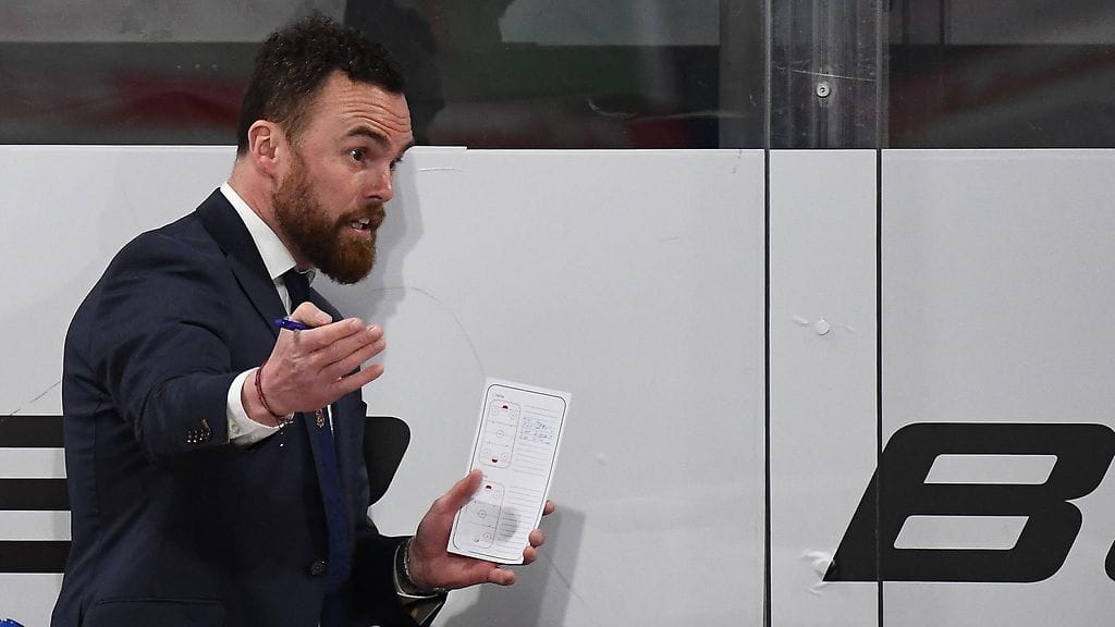 Filip Pesan antoi suojateilleen tiukkaa palautetta.