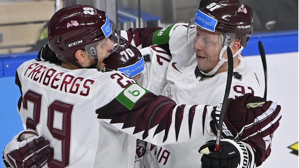 Latvia juhli Kanadaa vastaan.