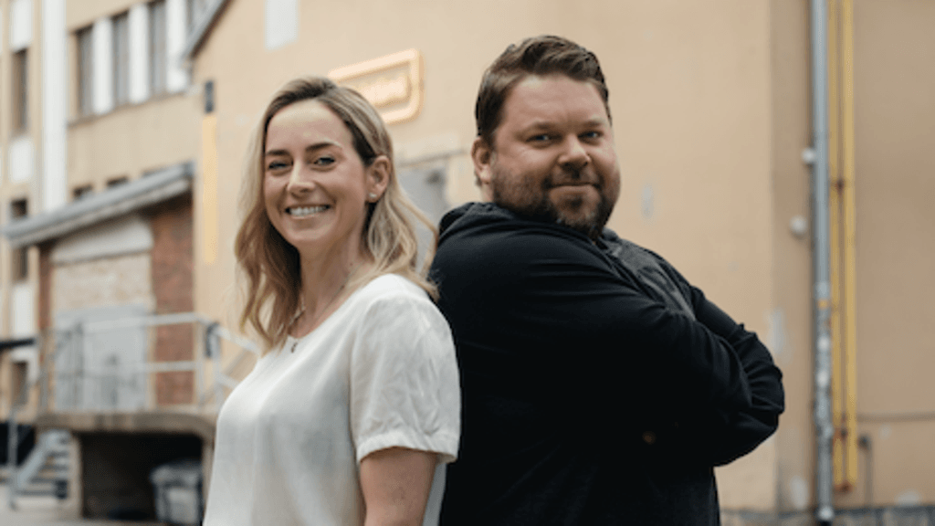 Iina Kuustonen ja Mikko Töyssy tähdittävät Punttikomedia-elokuvaa.