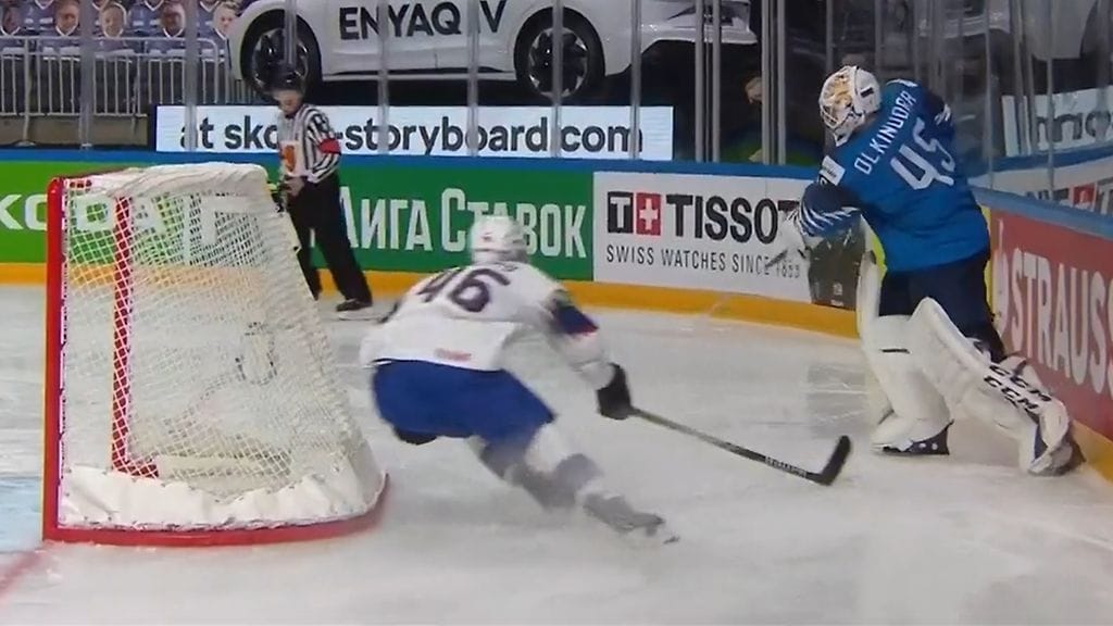 Jussi Olkinuora antoi karmivan harhasyötön maalin takaa.