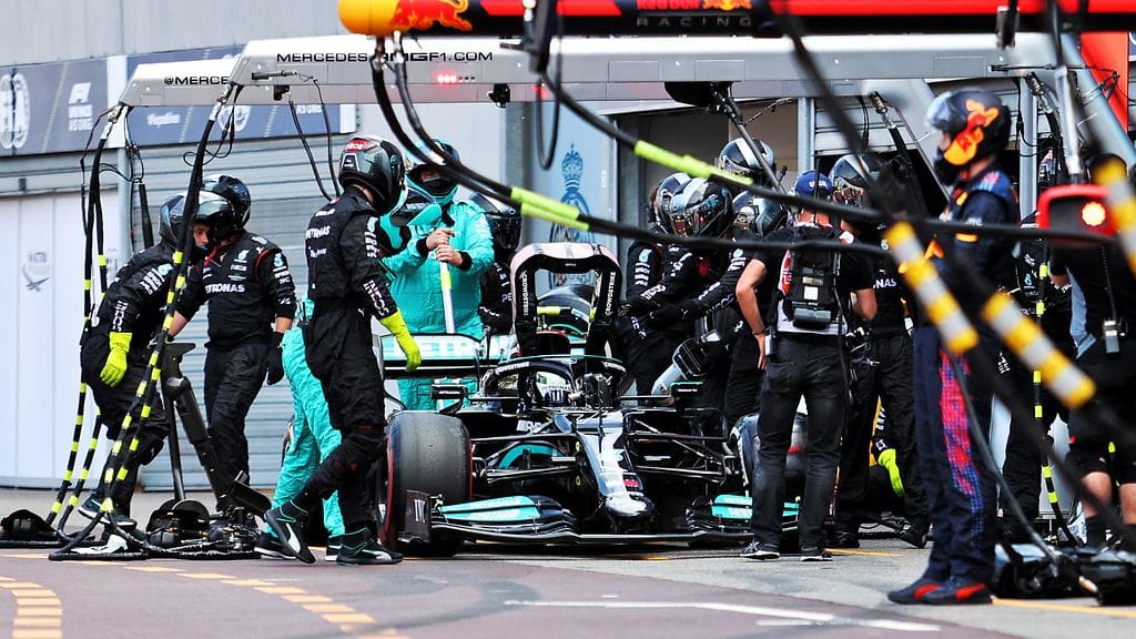 Valtteri Bottas joutui keskeyttämään Monacon GP:n, kun oikea eturengas ei irronnut.