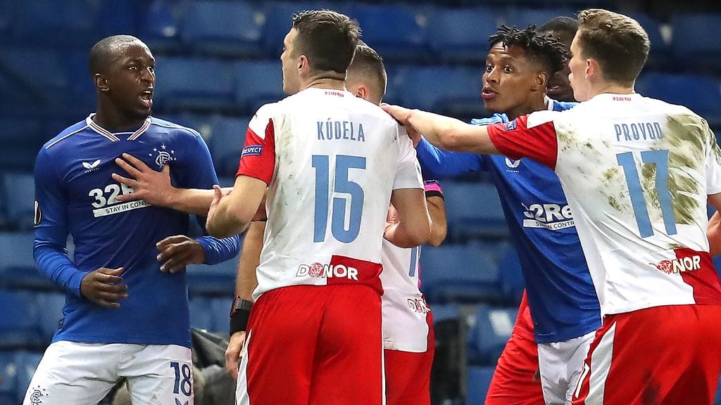 Ondrej Kudela solvasi Glen Kamaraa rasistisesti Eurooppa-liigan ottelussa.