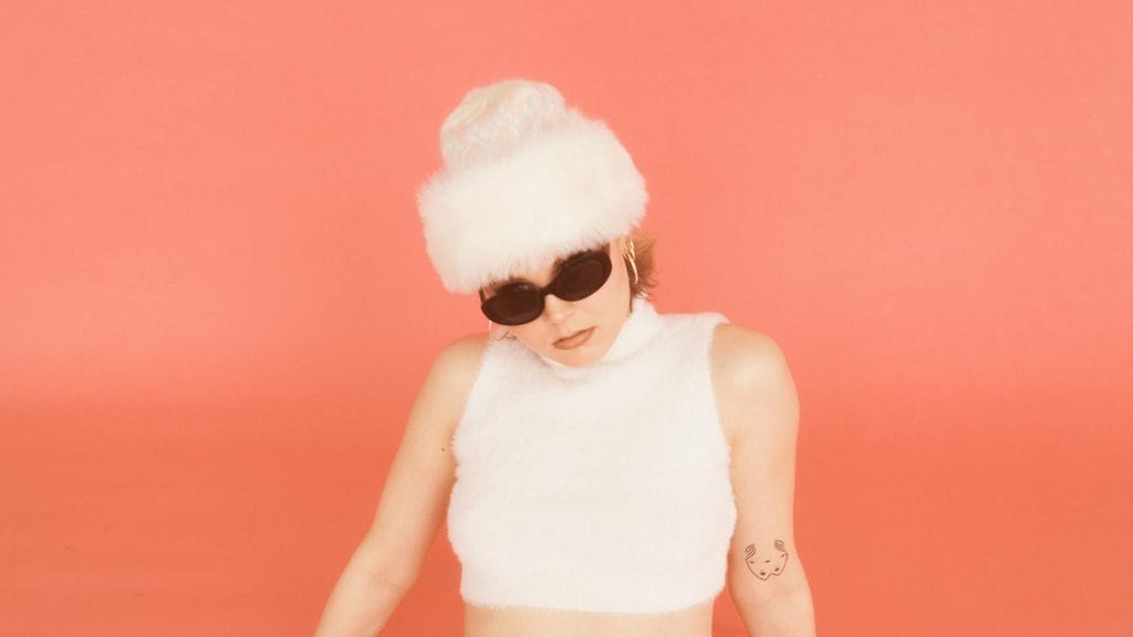 Ella Lymi laulaa uutuuselokuvan tunnuskappaleen.