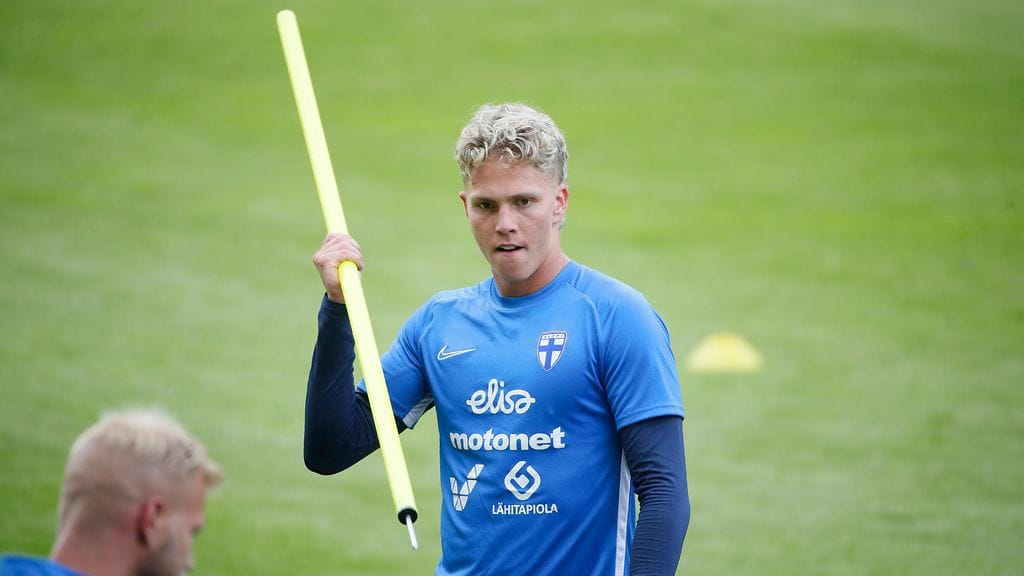 Onni Valakari esiintyi edukseen Ruotsia vastaan.