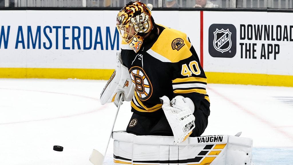 Tuukka Rask torjui avausvoiton Boston Bruinsille.