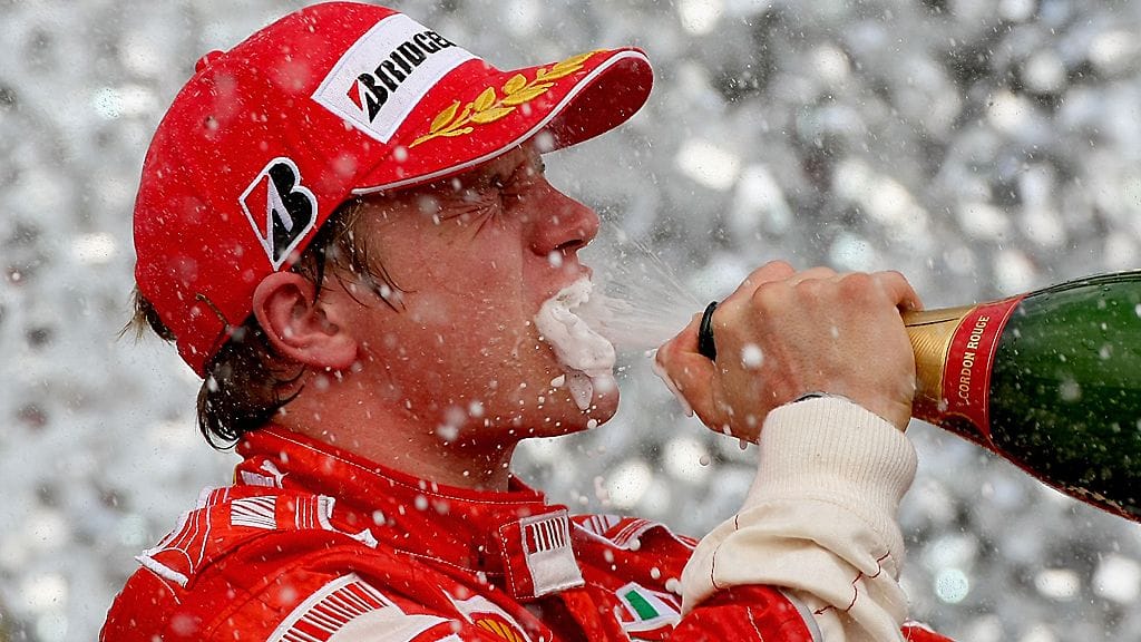 Kimi Räikkönen juhli F1-maailmanmestaruutta 2007.