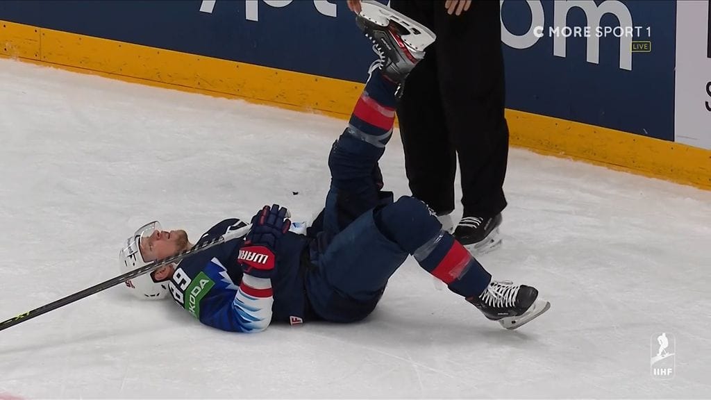 Justin Abdelkaderin polvi vääntyi taklaustilanteessa.