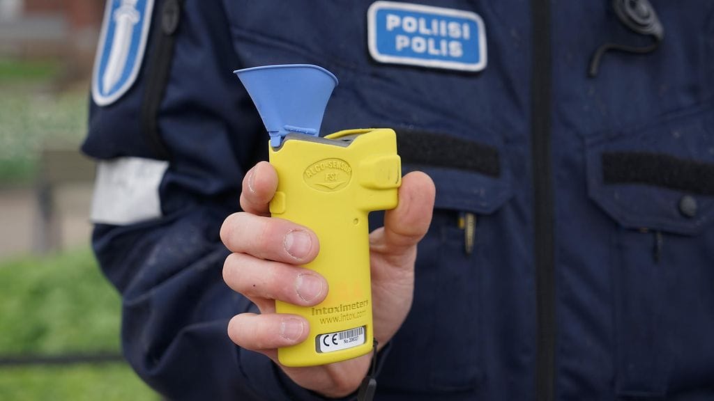 Poliisi valvoo pikkujoulukauden vuoksi tehostetusti liikennettä tulevana viikonloppuna päihtyneiden kuljettajien varalta.