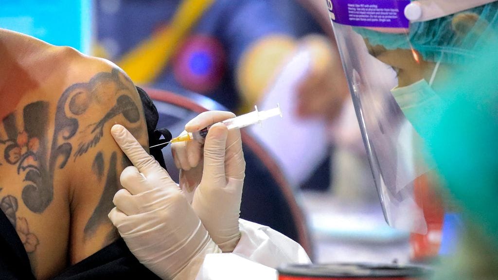 Kuvituskuvaa rokottamisesta.