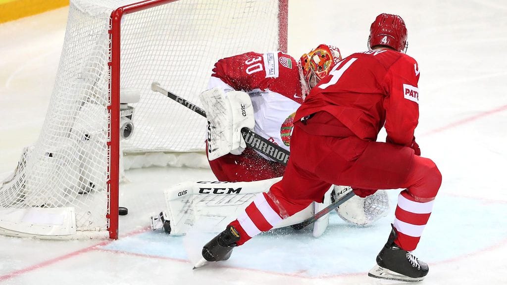 Valko-Venäjän Konstantin Shostak sai jälleen väistyä maaliltaan kesken pelin. Nyt Venäjä pommitti hänet vaihtoon.