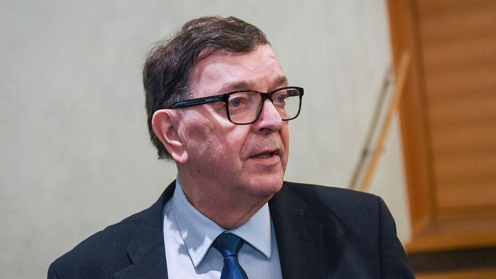 Paavo Väyrynen kuvattuna Helsingissä 2019.