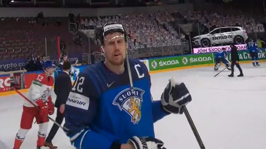 Marko Anttila selvitteli Leijonien maalitilanteen hylkäämistä tuomariston kanssa.