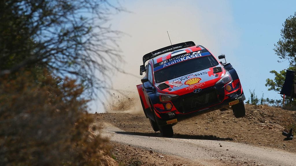 Ott Tänak lyötiin viimein Sardinian MM-rallin kuudennella erikoiskokeella.