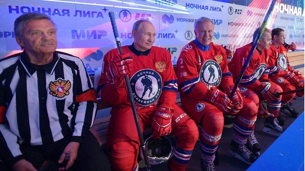 Venäjän presidentti Vladimir Putin järkyttyi maan putoamisesta MM-kisojen puolivälierissä.