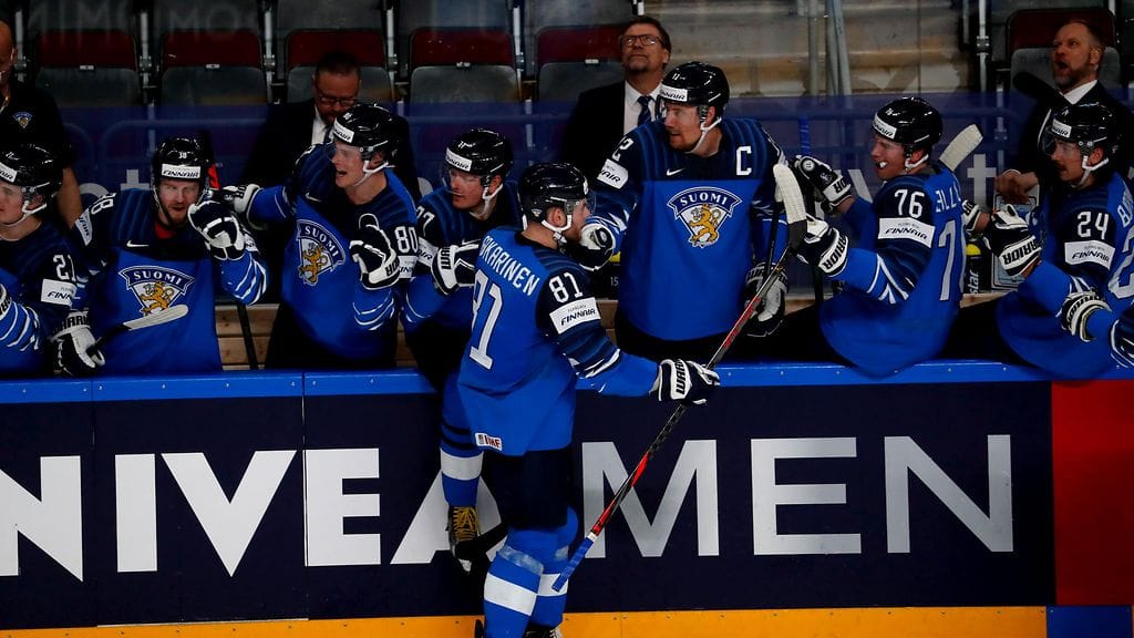 Iiro Pakarinen pääsi juhlimaan Leijonien avausosumaa Saksaa vastaan.