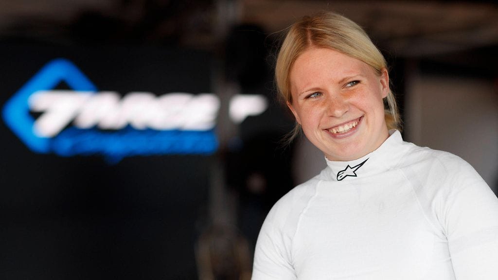 Jessica Bäckman ajoi ensimmäisenä WTCR-kisaviikonloppunaan MM-pisteille.