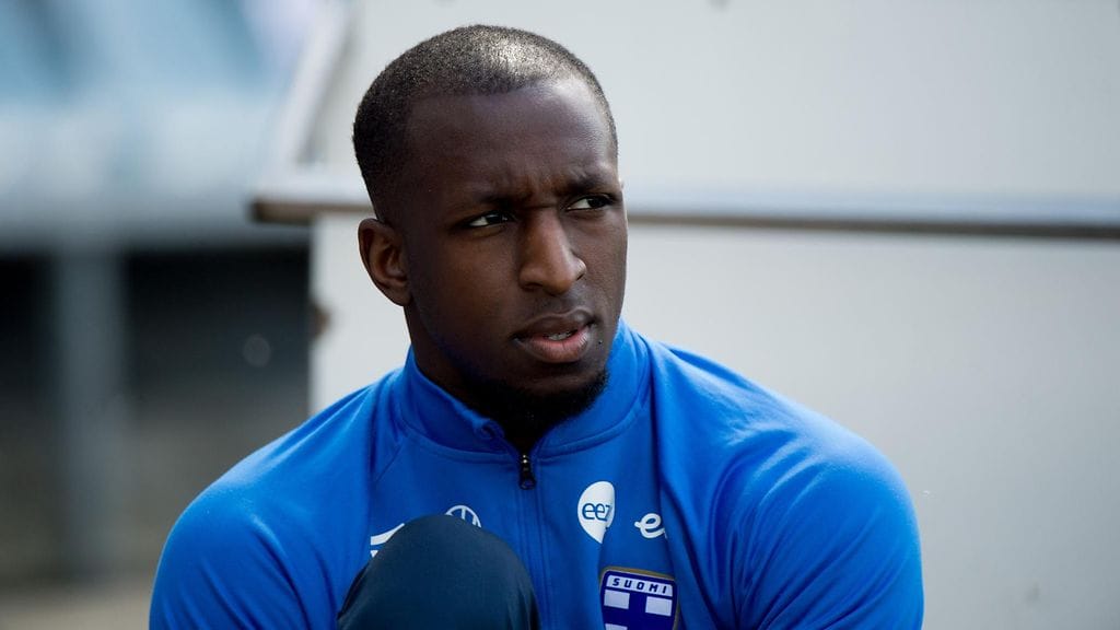 Glen Kamara taituroi Suomen keskikentällä kesän EM-turnauksessa.