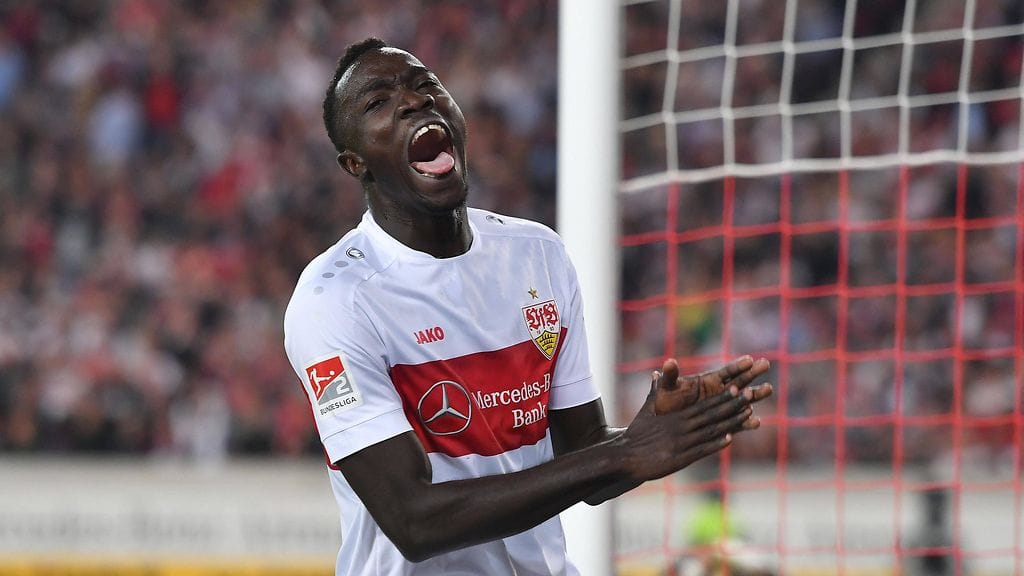 Silas Katompa Mvumpa (oikea nimi) paljasti pelanneensa väärennetyllä identiteetillä agentin painostuksen vuoksi.