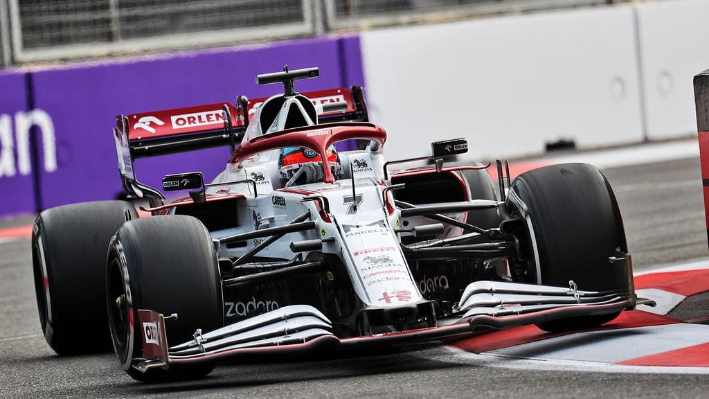 Kimi Räikkönen kurvaili kauden ensimmäisen MM-pisteen Bakussa.