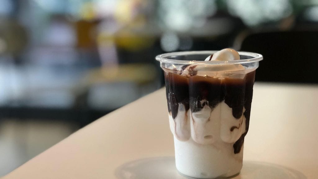 Tilaa tavallinen Sundae ilman kastiketta ja lisää chiliöljy, neuvotaan TikTokin hittivideolla.