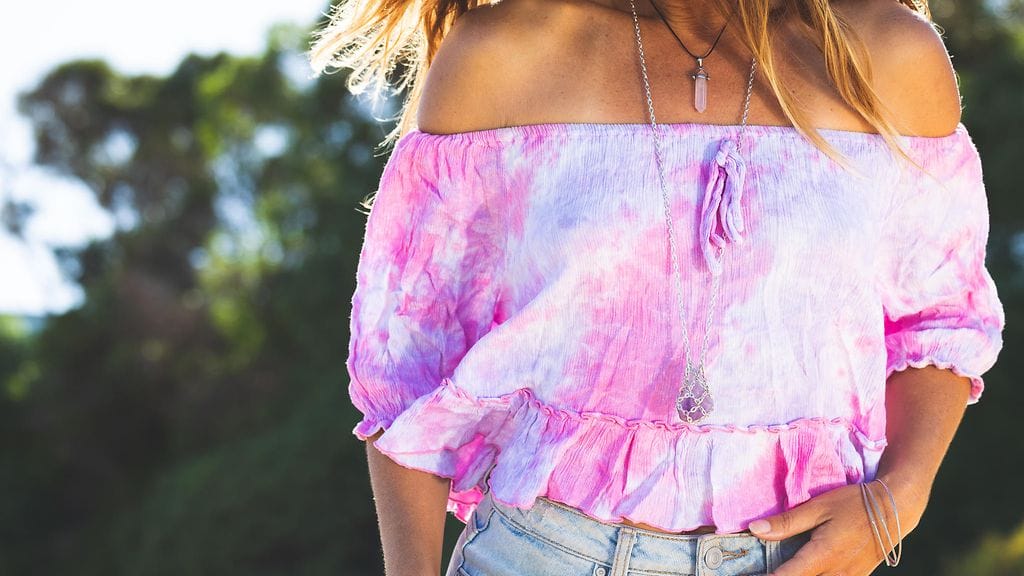 42-vuotiaan ulkomuoto loksauttaa leuat. Kuvituskuva.