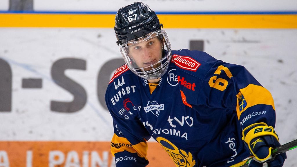 Roni Sevänen vaihtaa Lukosta Ässiin.