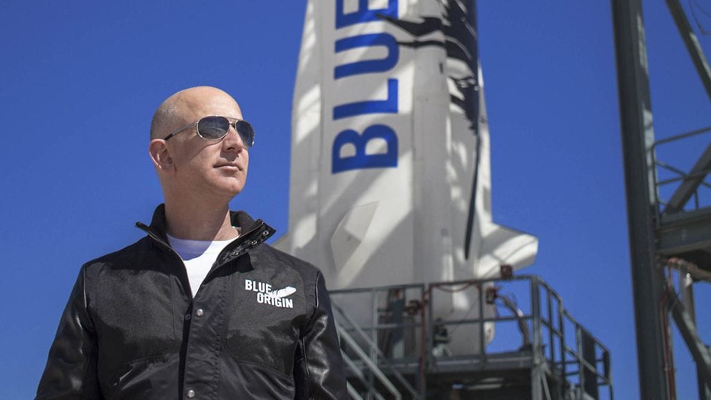 Upporikas Jeff Bezos aikoo myös nousta Blue Origin -avaruusteknologiayhtiönsä ensimmäiselle miehitetylle avaruuslennolle.