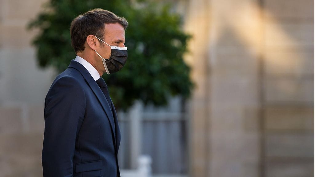 Ranskan presidentti Emmanuel Macronia hiljattain lyönyt 28-vuotias mies tuomittiin puolentoista vuoden vankeusrangaistukseen, josta hän joutuu suorittamaan neljä kuukautta vankilassa. Lyöjä joutuu maksamaan myös 45 000 euron sakot.